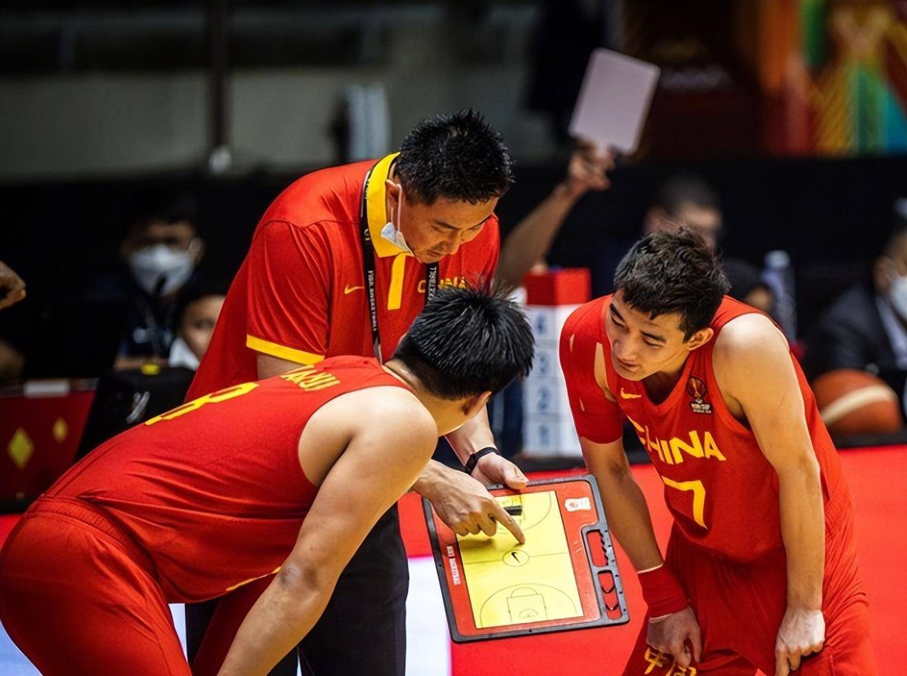 赛地聚焦:欧篮联清晨热度飙升,莱比锡篮板制胜,引发热议,团队化学反应显著 赛地聚焦:欧篮联清晨热度飙升,莱比锡篮板制胜,引发热议,团队化学反应显著